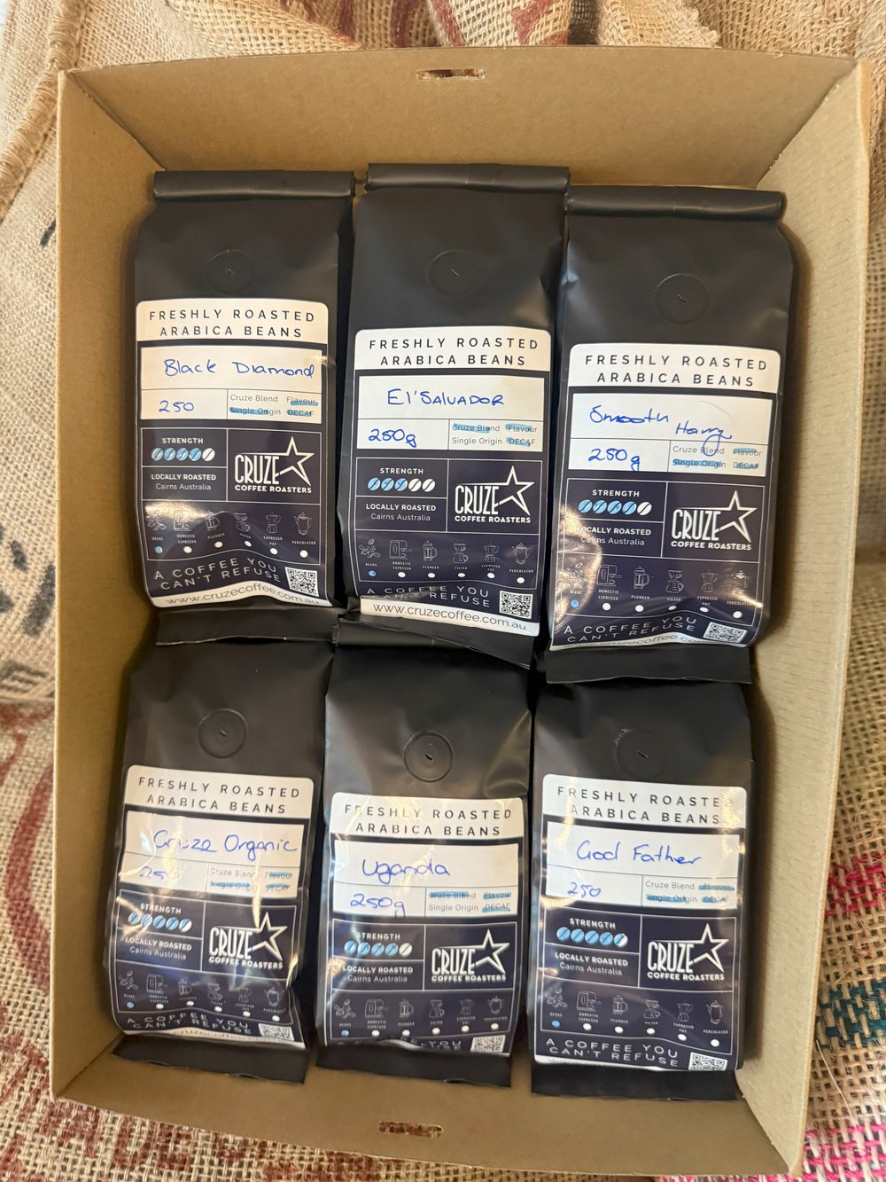 Cruze Around the World Coffee 1.5kg Gift Pack (6x 250g)